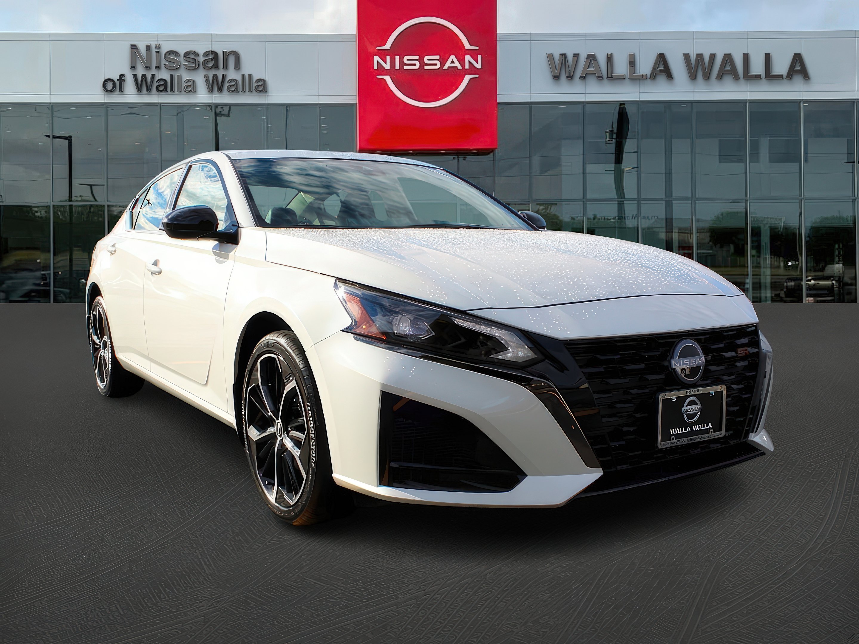 2025 Nissan Altima SR's photo