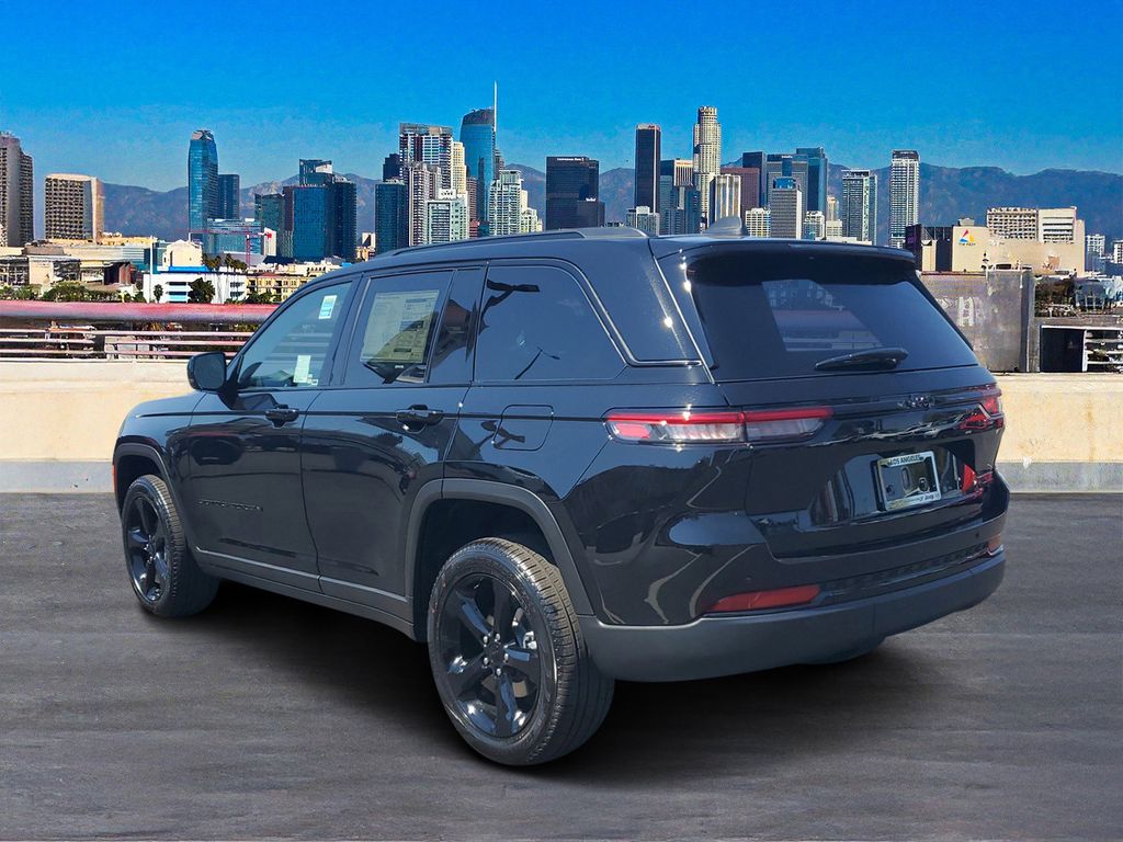 2025 Jeep Grand Cherokee Limited photo 4