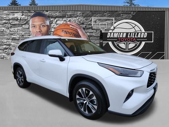 2025 Toyota Highlander XLE's photo