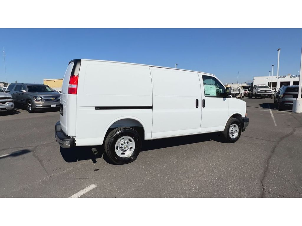 2025 Chevrolet Express Cargo 2500 photo 12