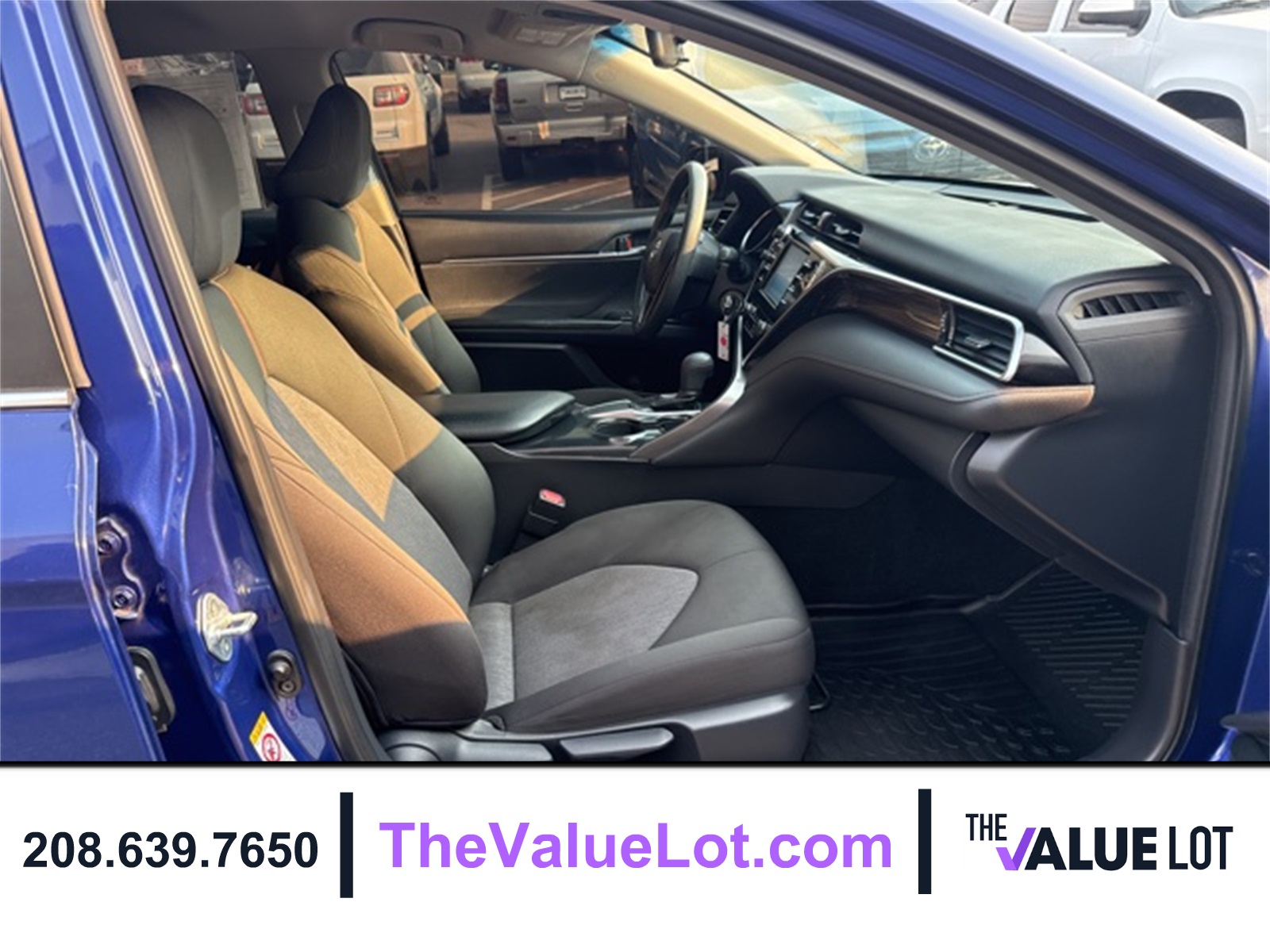 2018 Toyota Camry LE photo 12