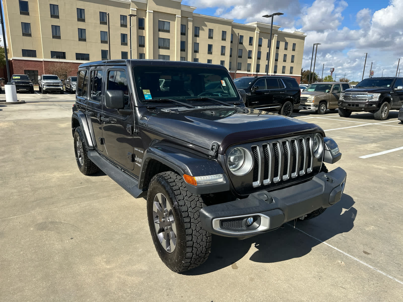 2019 Jeep Wrangler Unlimited Sahara photo 2