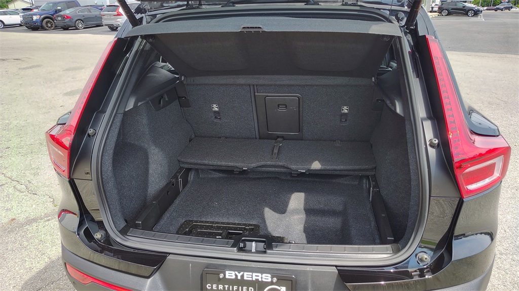 2023 Volvo XC40 Recharge Ultimate photo 32