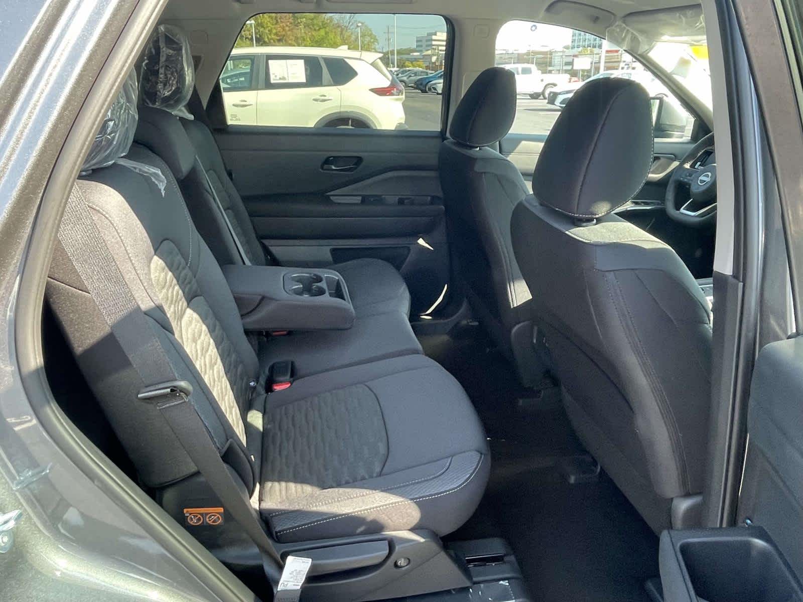 2025 Nissan Pathfinder SV photo 16