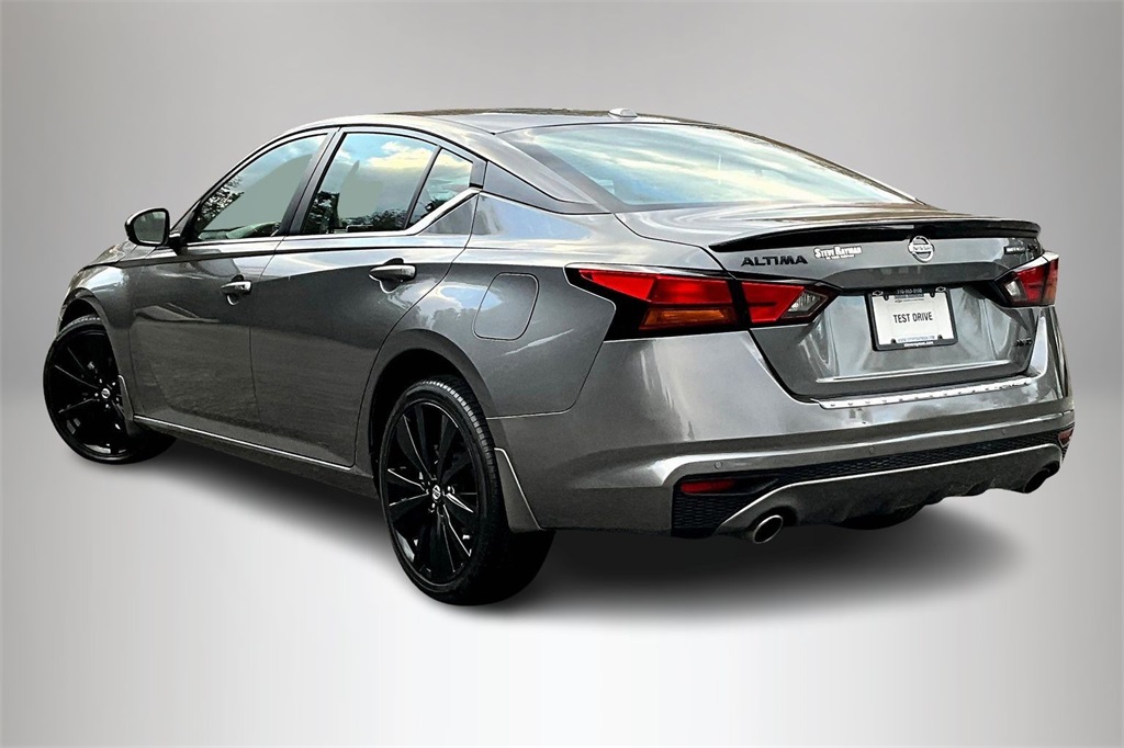 2022 Nissan Altima 2.5 SR photo 4