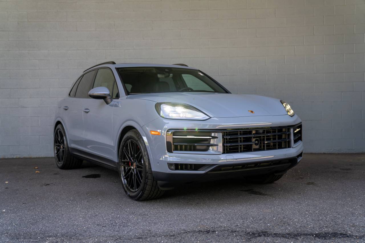 2025 Porsche Cayenne S photo 16