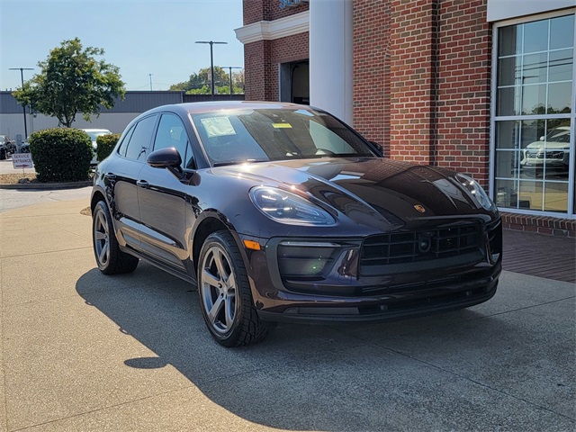2023 Porsche Macan T photo 3