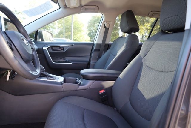 2024 Toyota RAV4 LE photo 9
