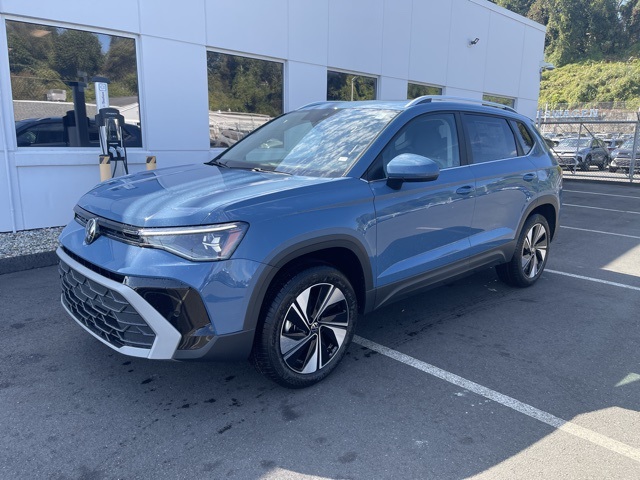 2025 Volkswagen Taos SE photo 2
