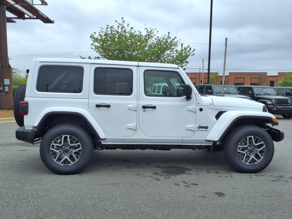2025 Jeep Wrangler Sahara photo 17
