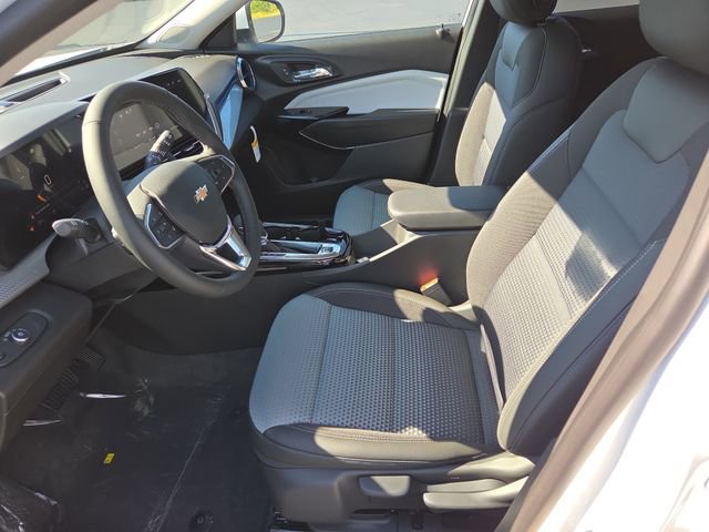 2025 Chevrolet Trax LT photo 9
