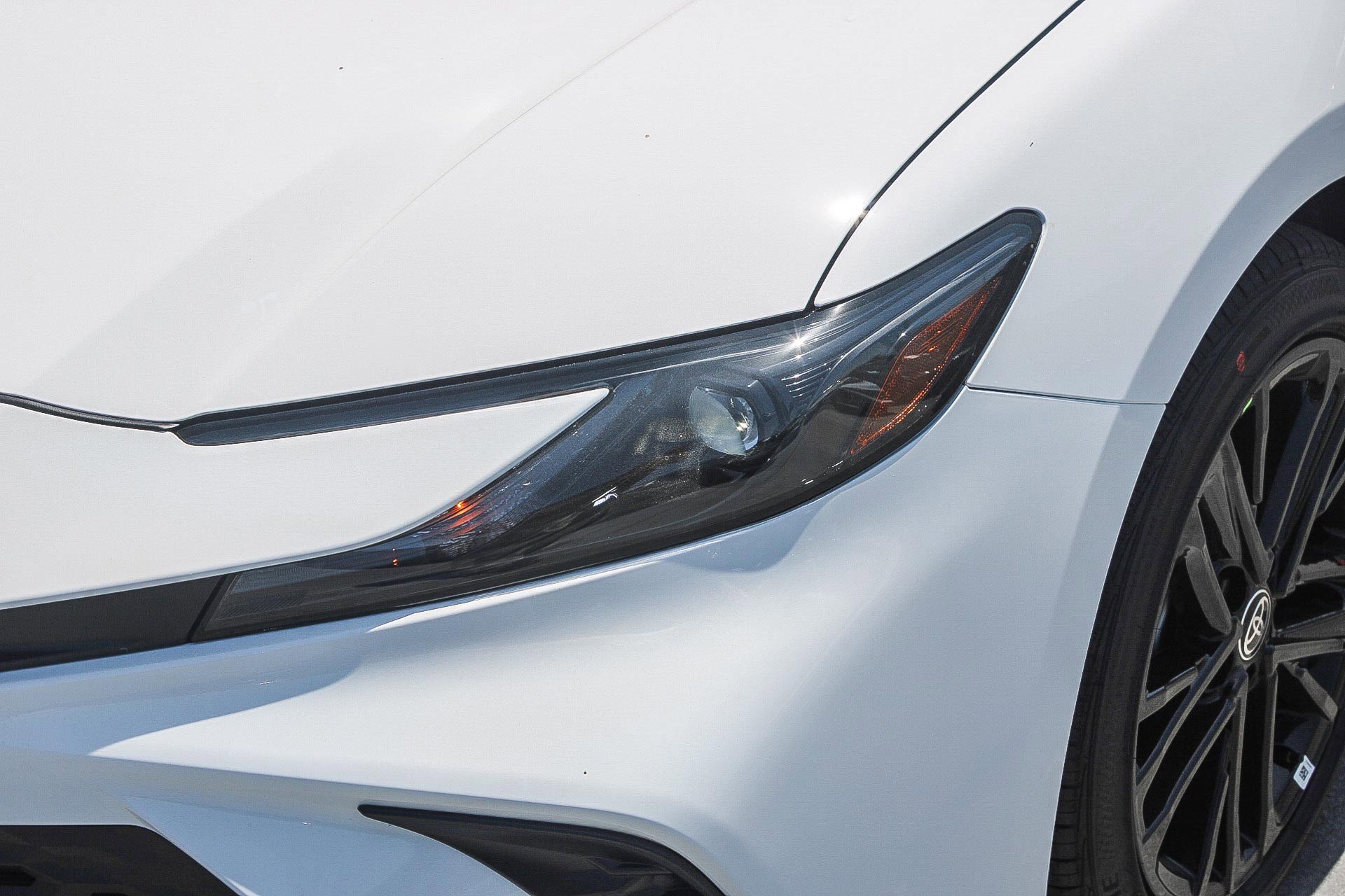2025 Toyota Camry SE photo 4