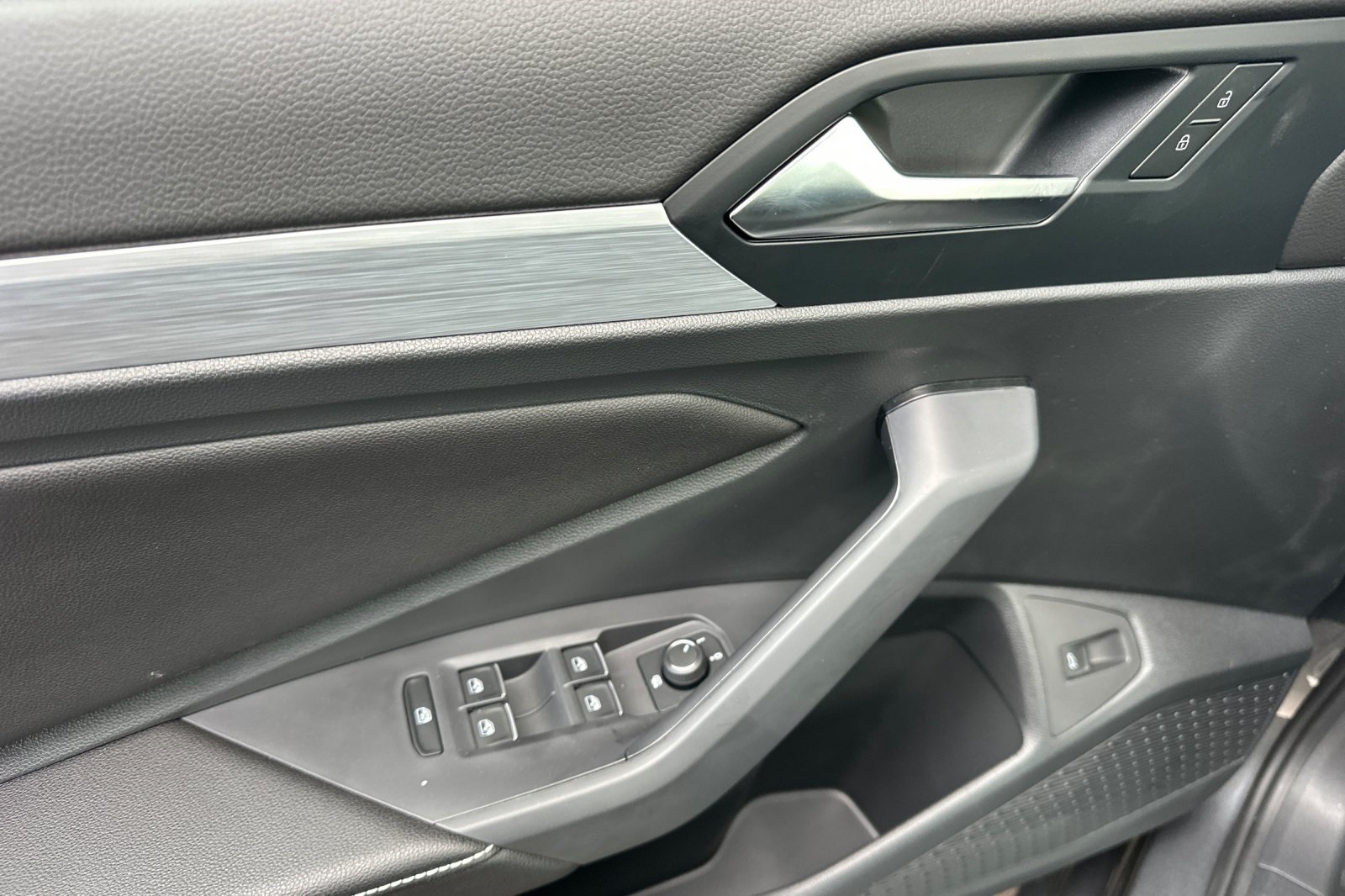 2025 Volkswagen Jetta 1.5T S photo 9