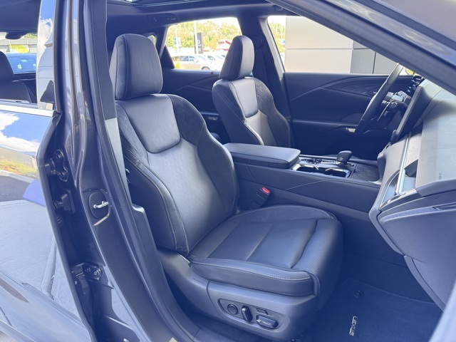 2025 Lexus RX 450h+ Luxury photo 25