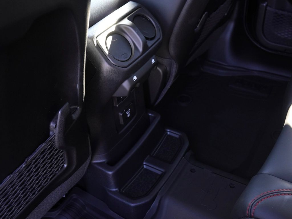 New 2026 Black Clear-Coat Exterior Paint Jeep Rubicon image 23