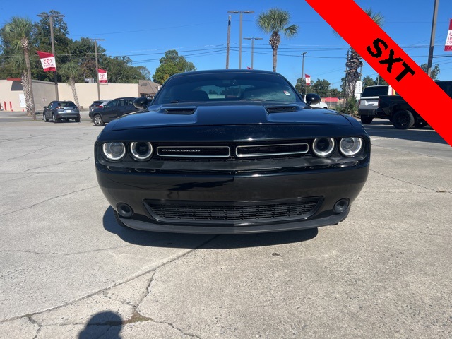 2016 Dodge Challenger SXT photo 2