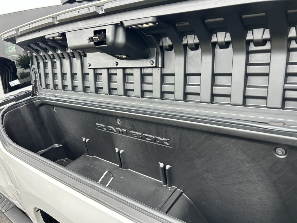 2024 Ram 1500 Laramie photo 29