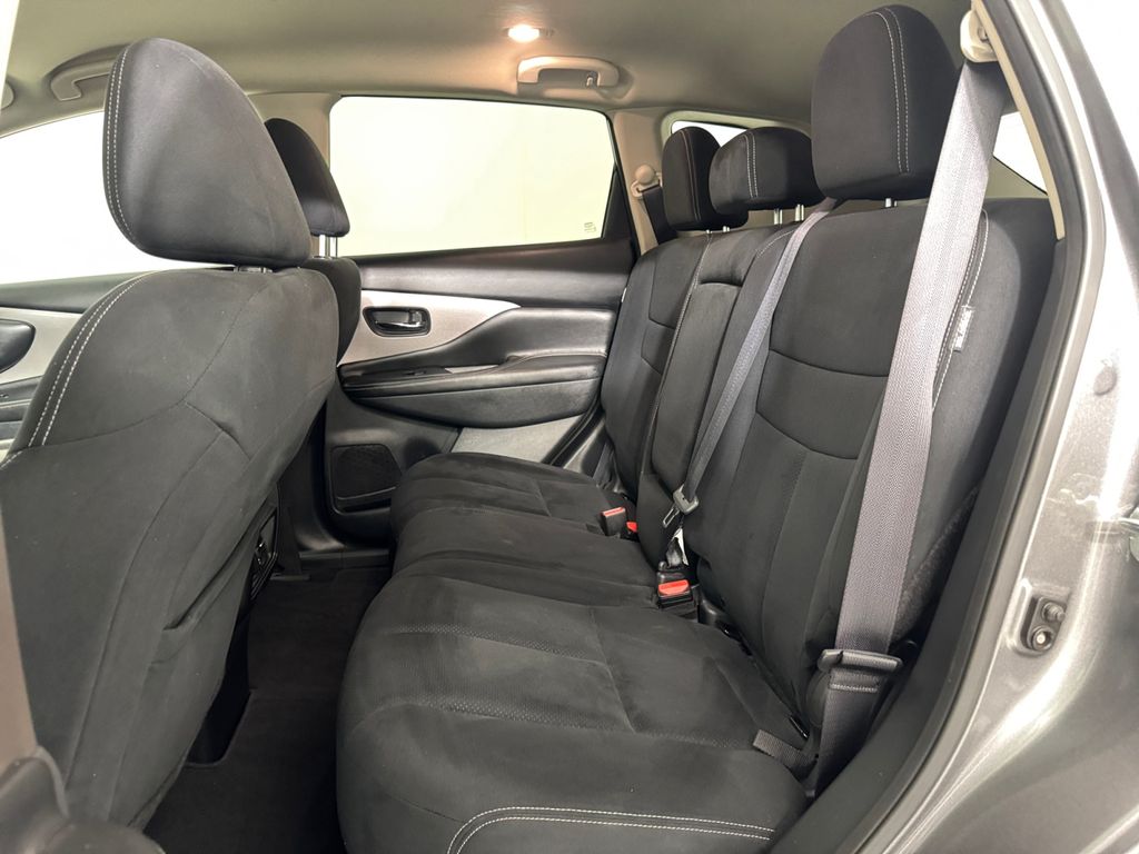 2022 Nissan Murano S photo 16