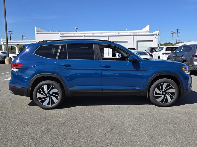 2026 Volkswagen Atlas SE Technology photo 2