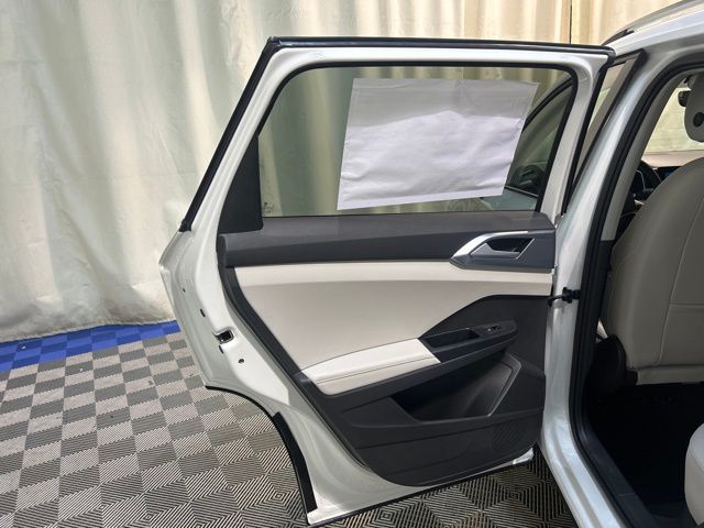 2025 Volkswagen Taos SE photo 23