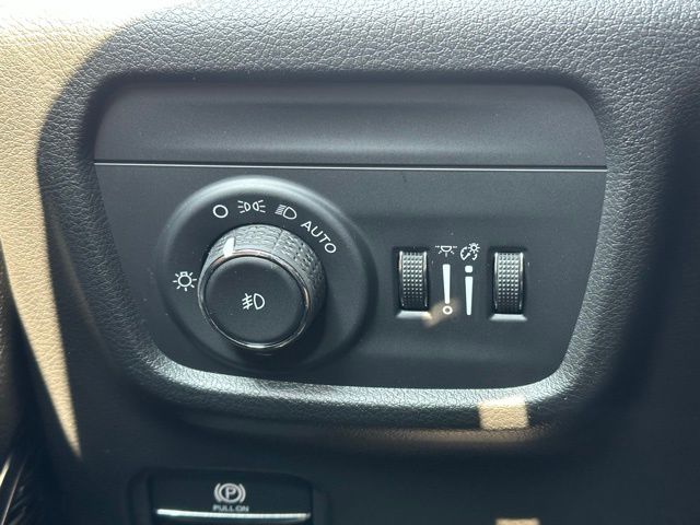 2025 Jeep Grand Cherokee Summit photo 17