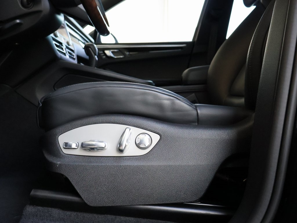 2024 Porsche Macan T photo 32
