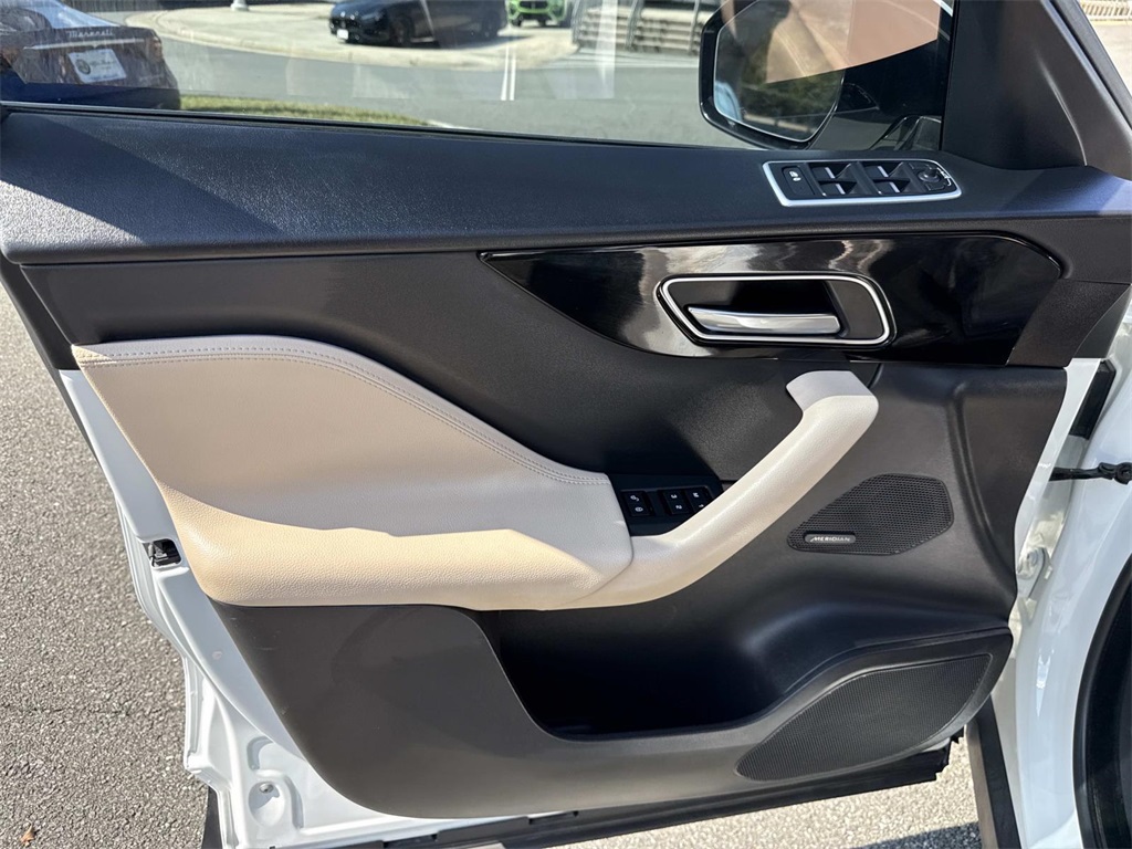 2020 Jaguar F-PACE Premium photo 19