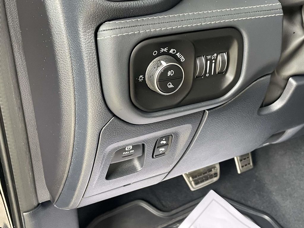 2023 Ram 1500 Limited photo 25