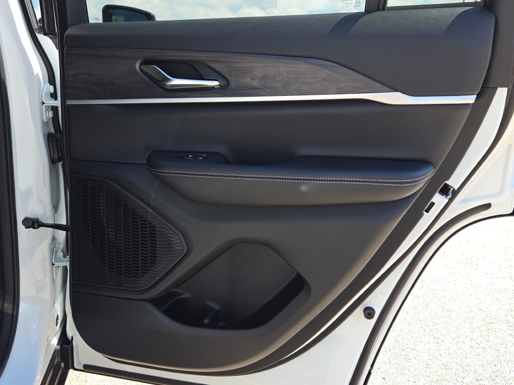 2025 Jeep Grand Cherokee Limited photo 12