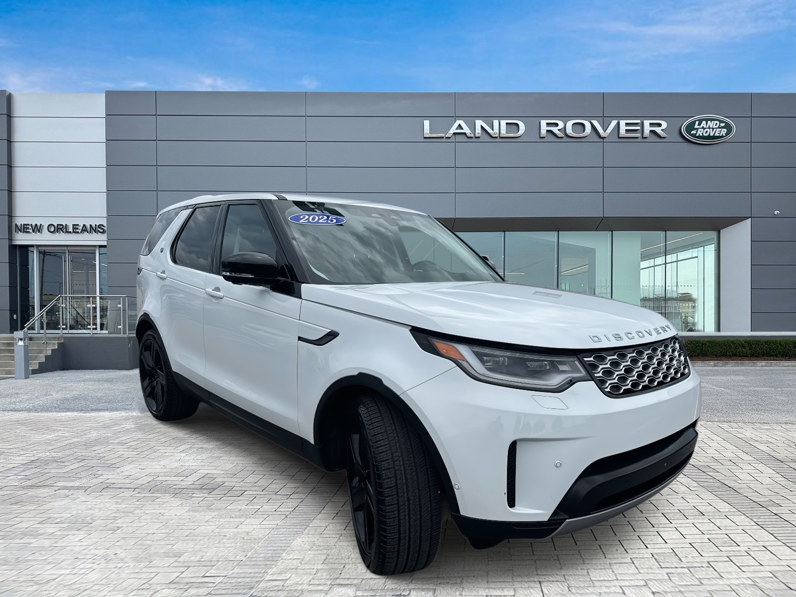 2024 Land Rover Discovery S photo 5