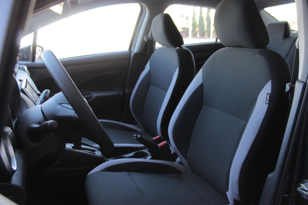 2025 Nissan Versa 1.6 S photo 17