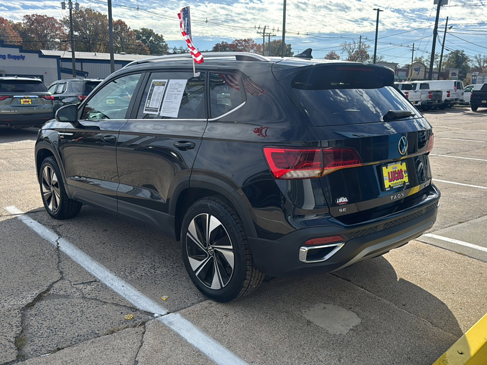 2024 Volkswagen Taos SE photo 4