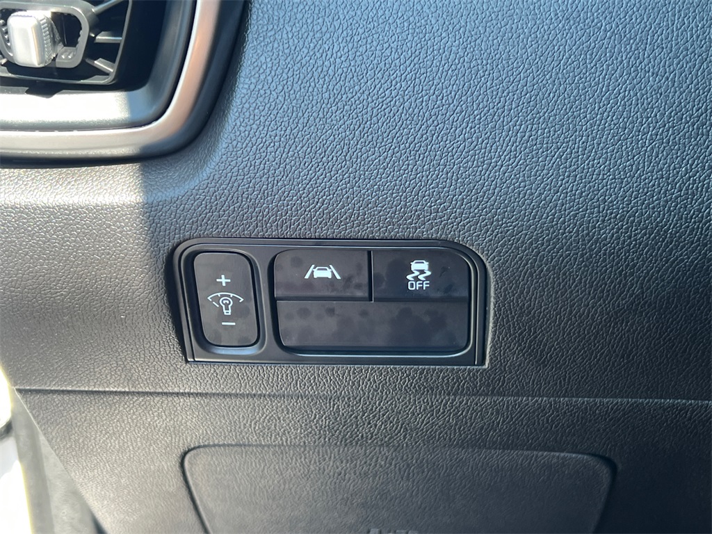 2022 Kia Sorento LX photo 28