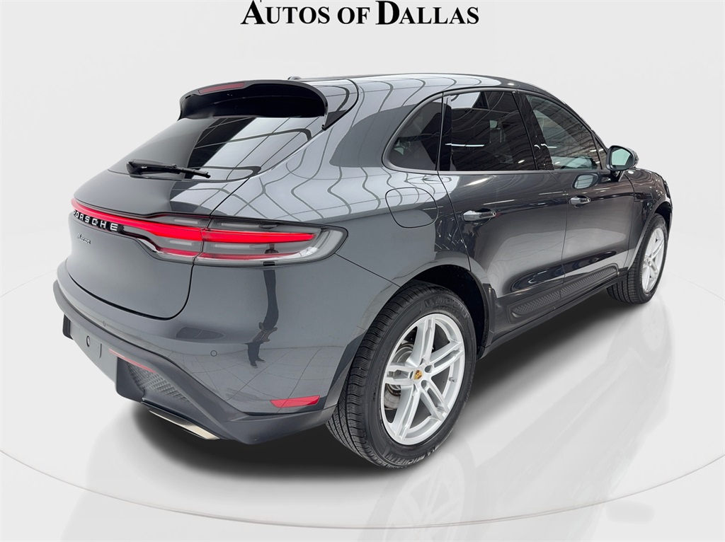 2025 Porsche Macan T photo 4