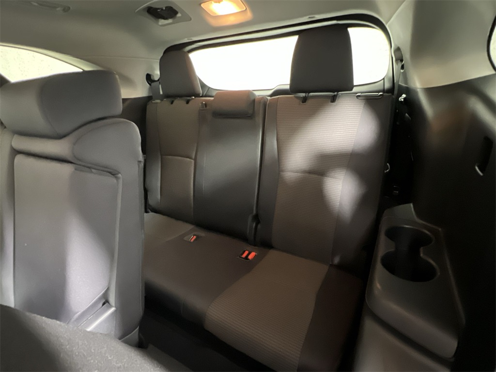 2022 Toyota Highlander LE photo 23