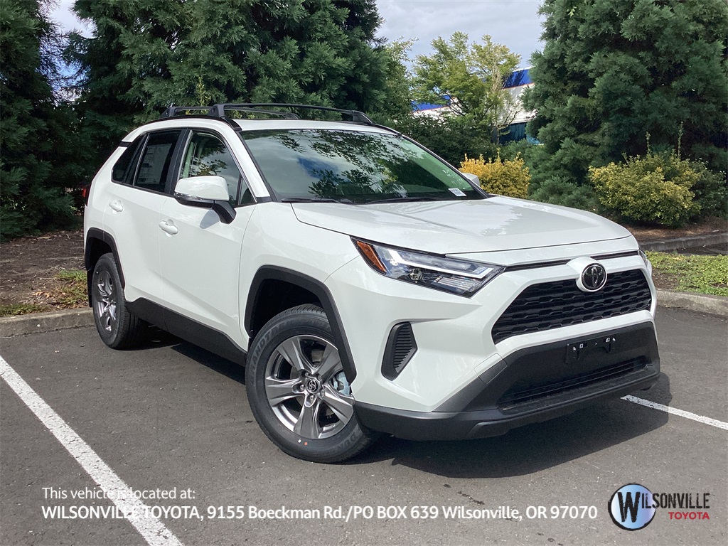 2025 Toyota RAV4 XLE's photo
