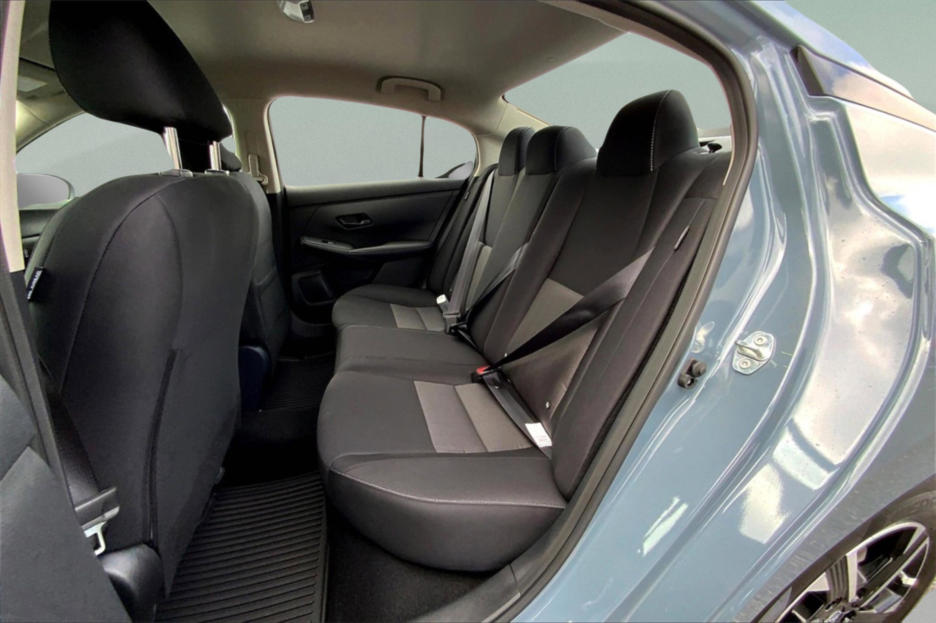 2025 Nissan Sentra SV photo 10