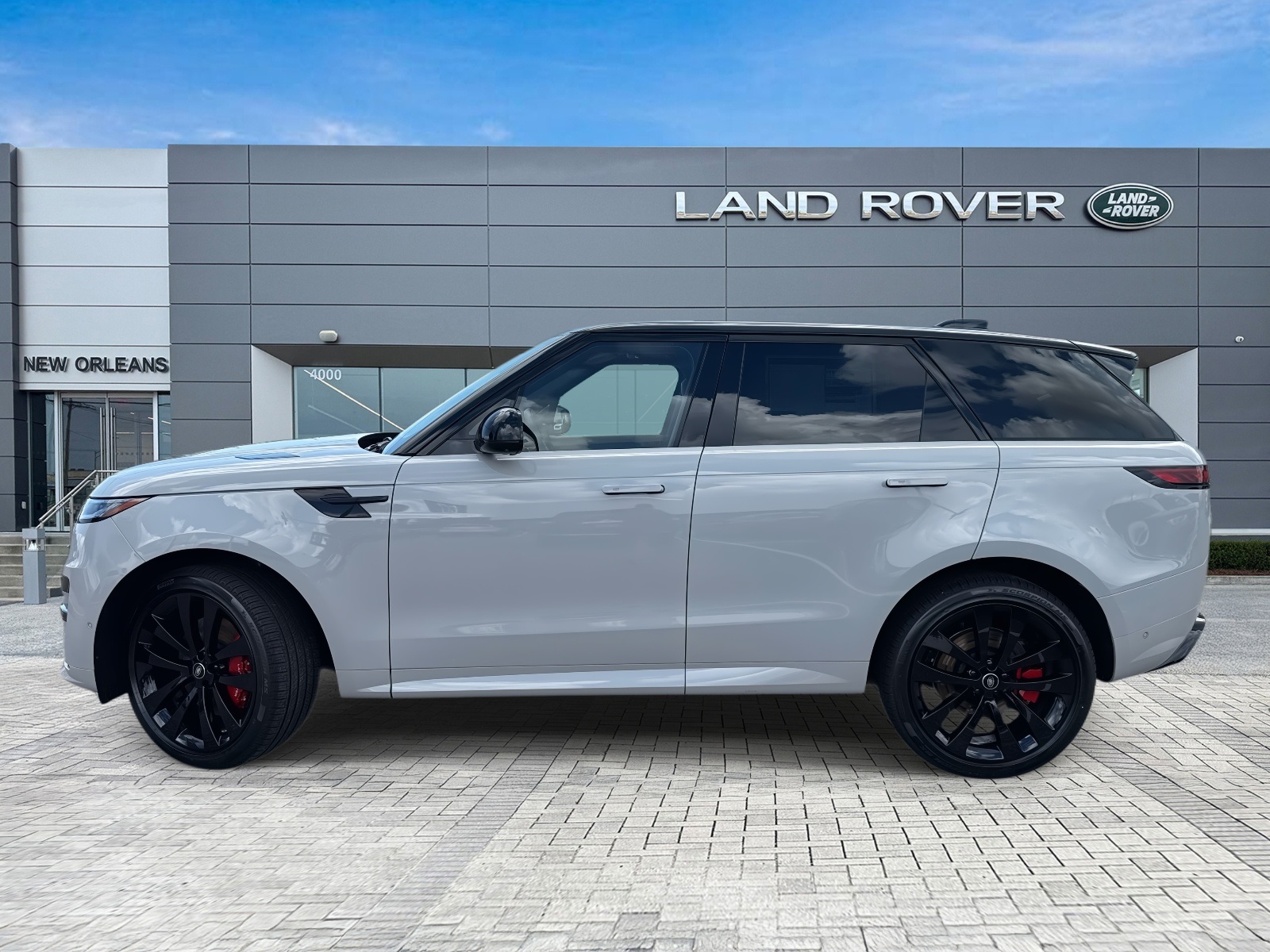 2025 Land Rover Range Rover Sport SE photo 2