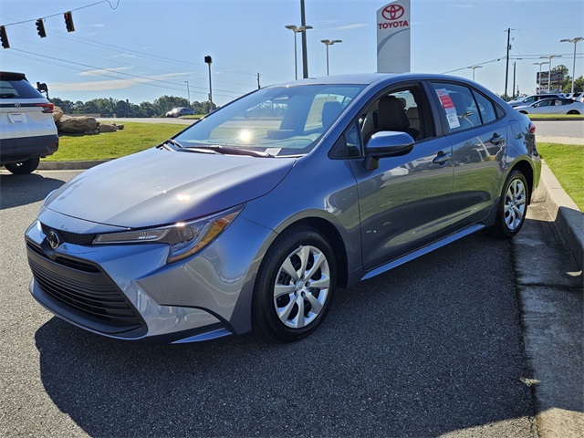 2025 Toyota Corolla LE photo 3