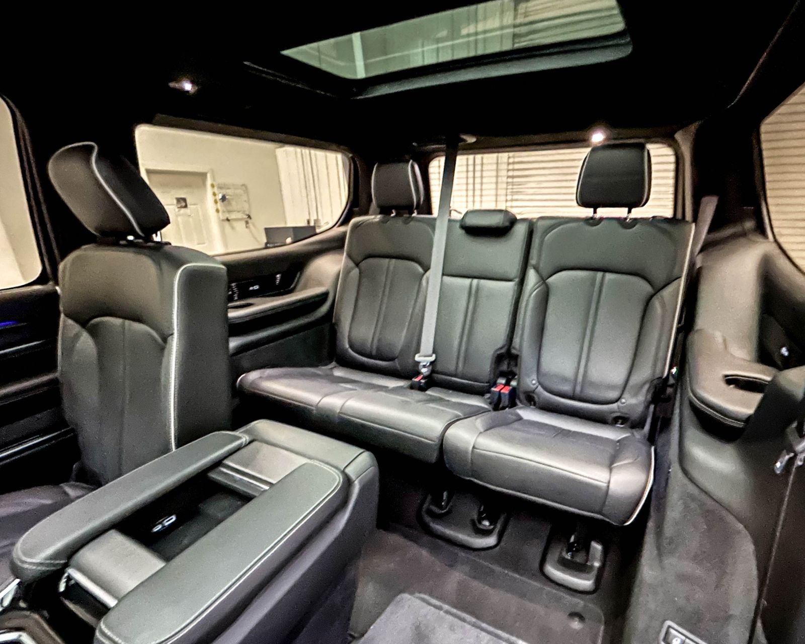 2023 Jeep Grand Wagoneer II photo 12