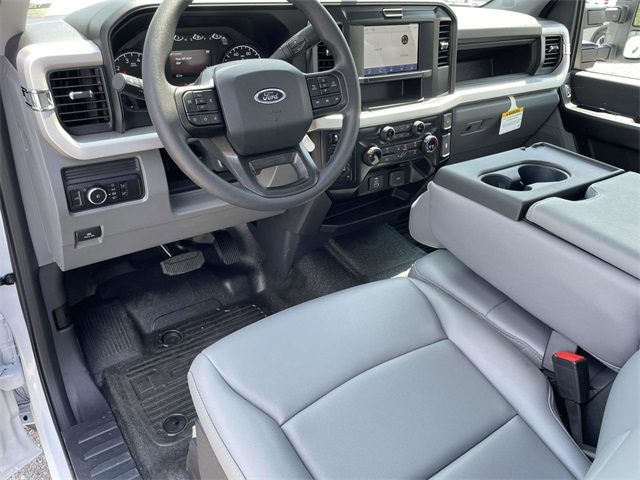 2025 Ford F-250 photo 8
