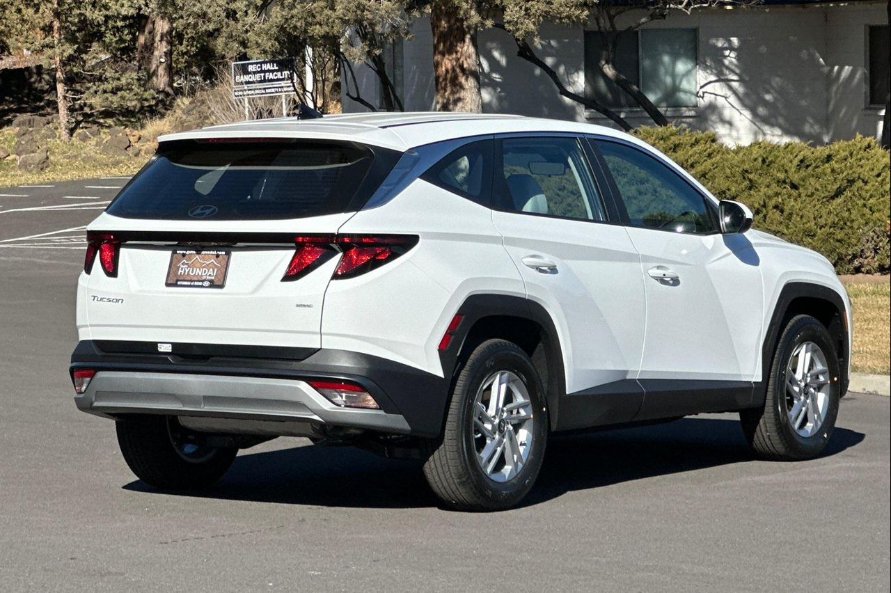 2025 Hyundai Tucson SE photo 3
