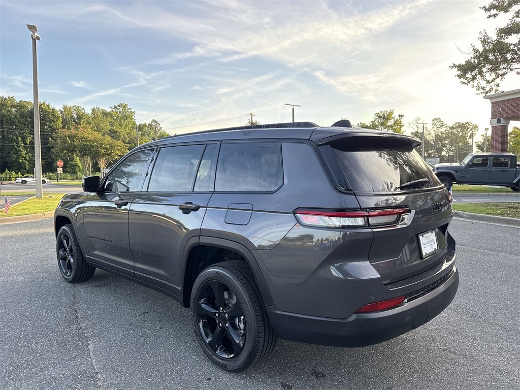2025 Jeep Grand Cherokee Altitude photo 5