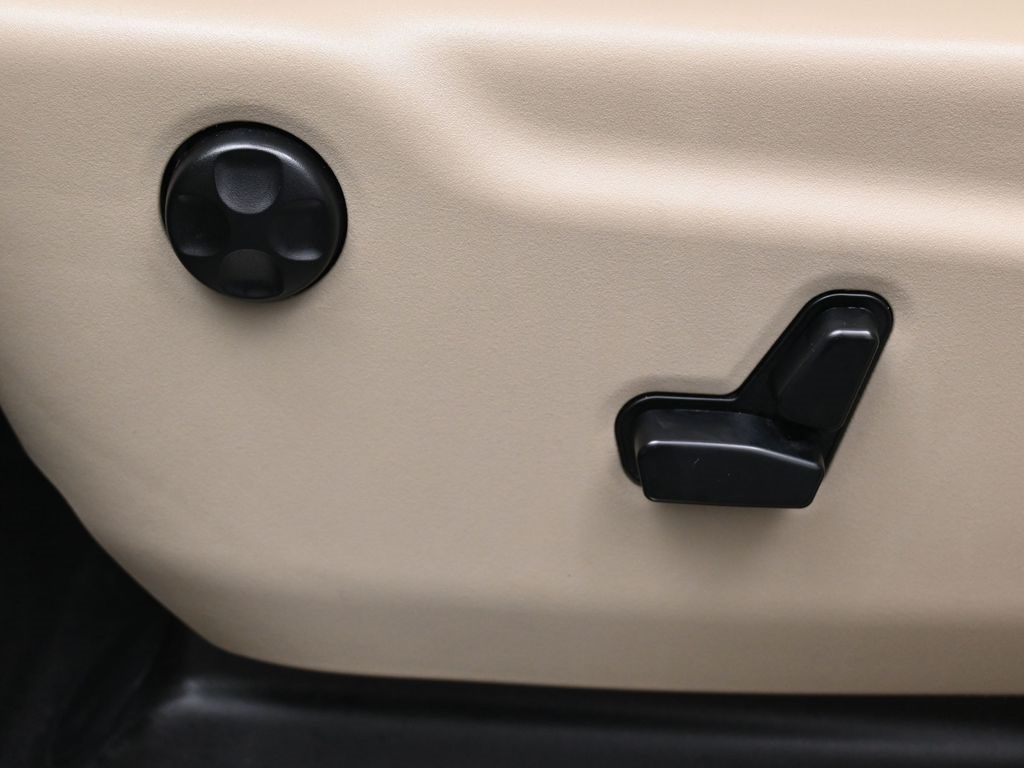 2020 Jeep Grand Cherokee Limited photo 2