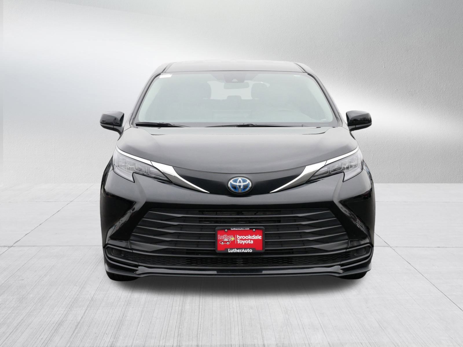 Used 2025 Toyota Sienna LE with VIN 5TDKSKFC9SS187965 for sale in Brooklyn Center, Minnesota