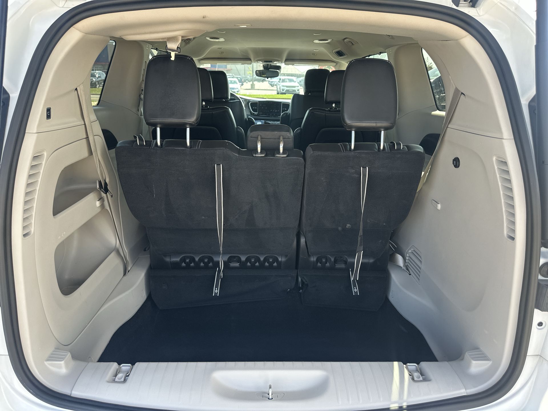 2023 Chrysler Pacifica Touring L photo 22