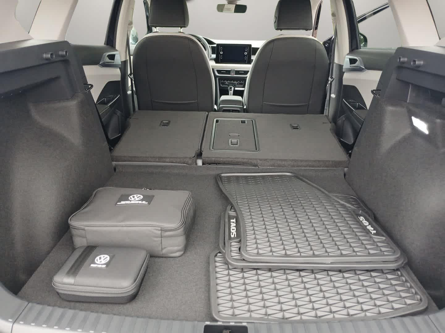 2025 Volkswagen Taos SE photo 30