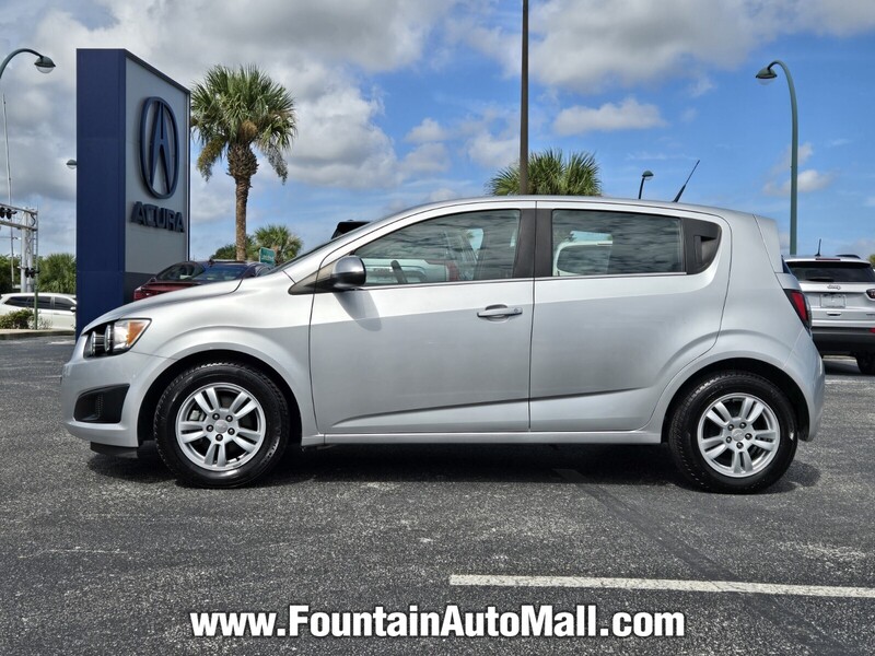 2014 Chevrolet Sonic LT photo 2
