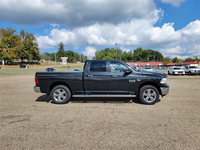 2018 Ram 1500 SLT photo 3