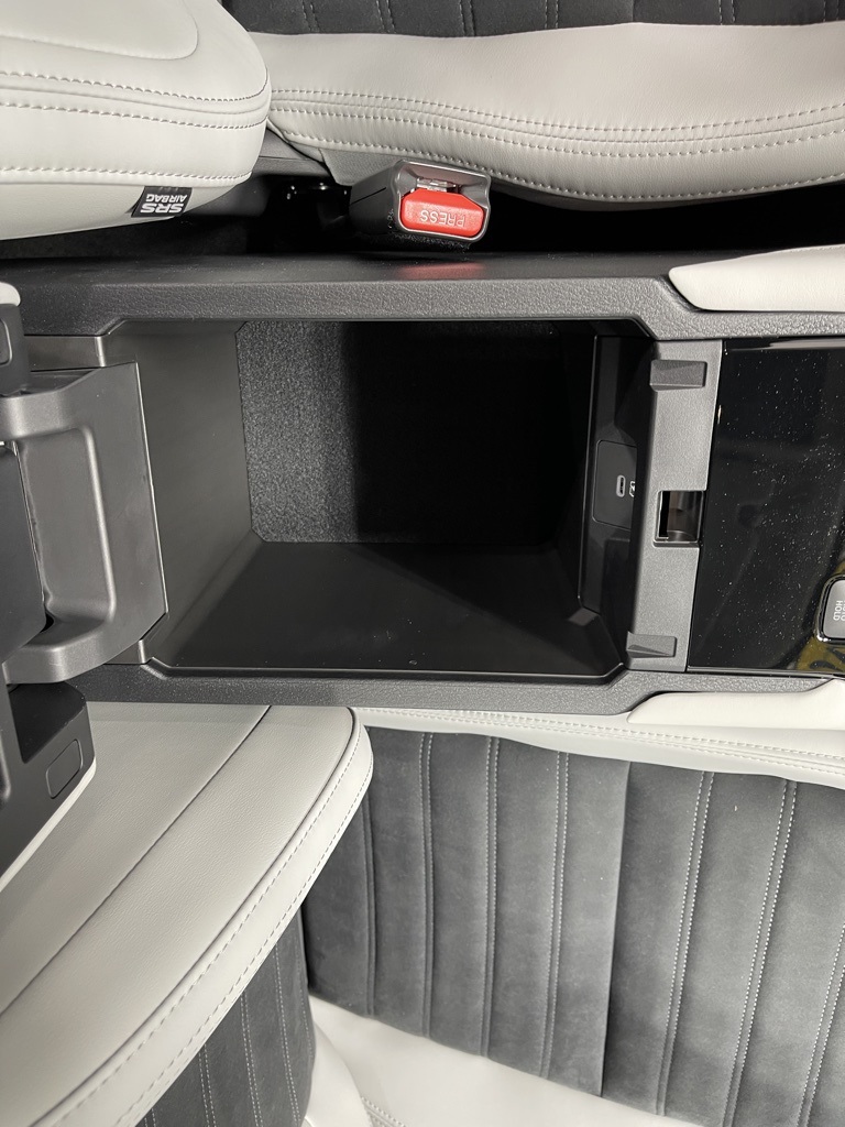 2025 Mitsubishi Outlander SE photo 9